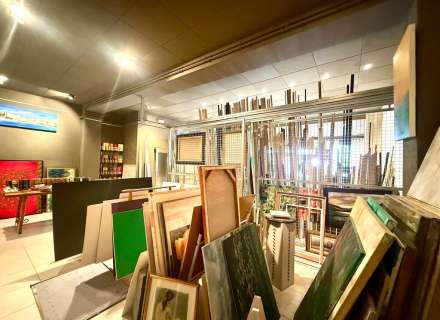 ¡OPORTUNIDAD ÚNICA EN FIGUERES! Local comercial con negocio consolidado en funcionamiento .8