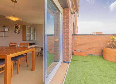 Busques un pis amb terrassa, llum natural i vistes a Figueres?7