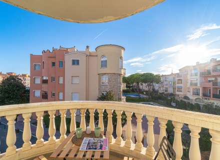 Modern apartment with communal swimming pool and parking space.28
