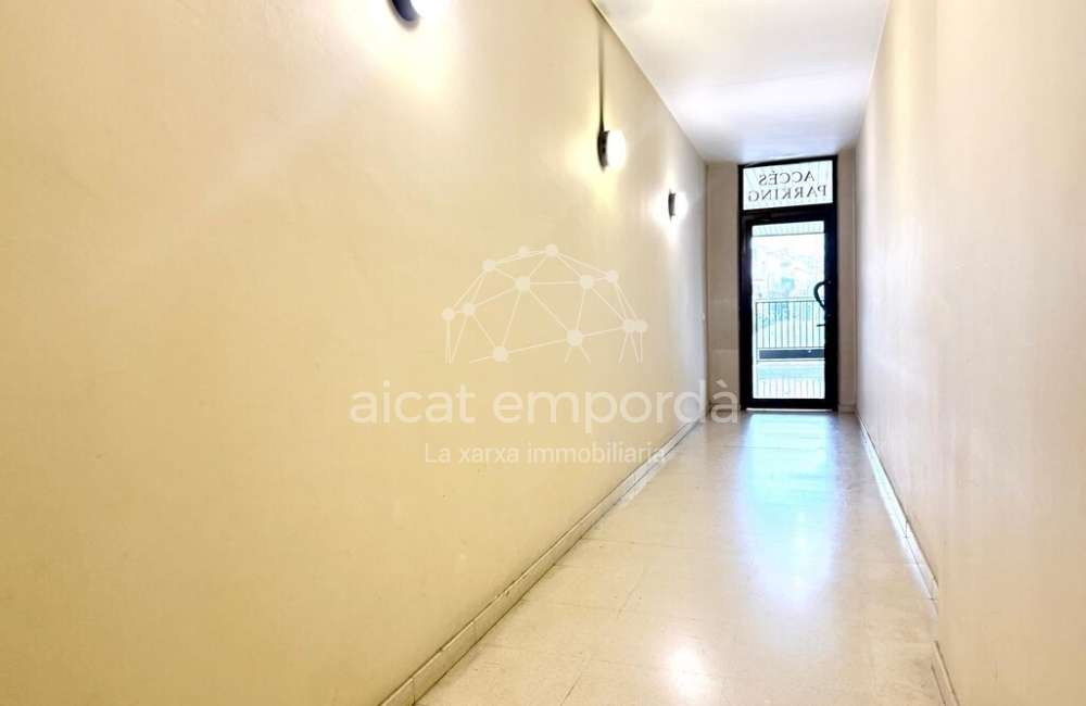 Parking space for sale (Vitalicio Building)5