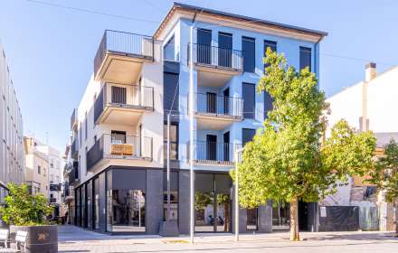 ¡piso nuevo en el centro de roses a tan solo un minuto de la playa!