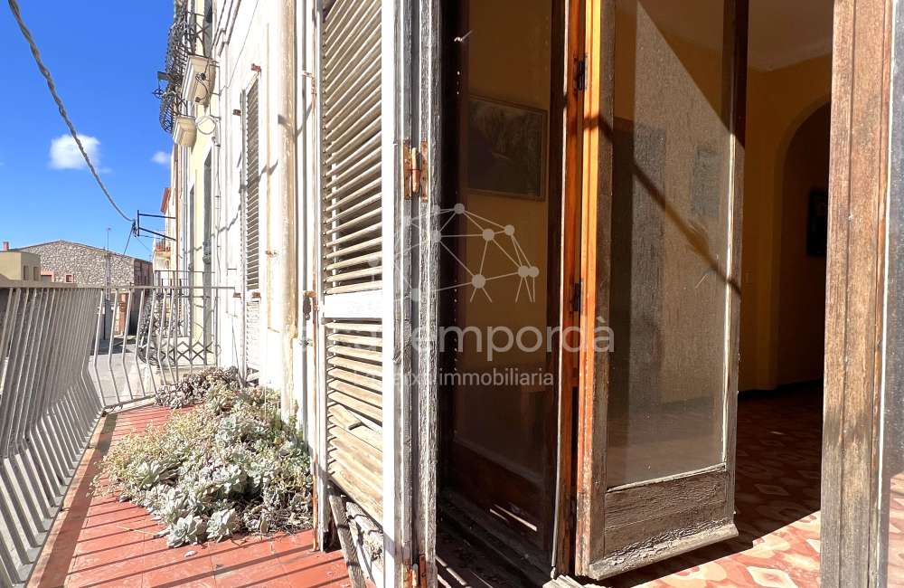 Maison de ville à rénover dans le village de l'Armentera, Alt Empordà.30