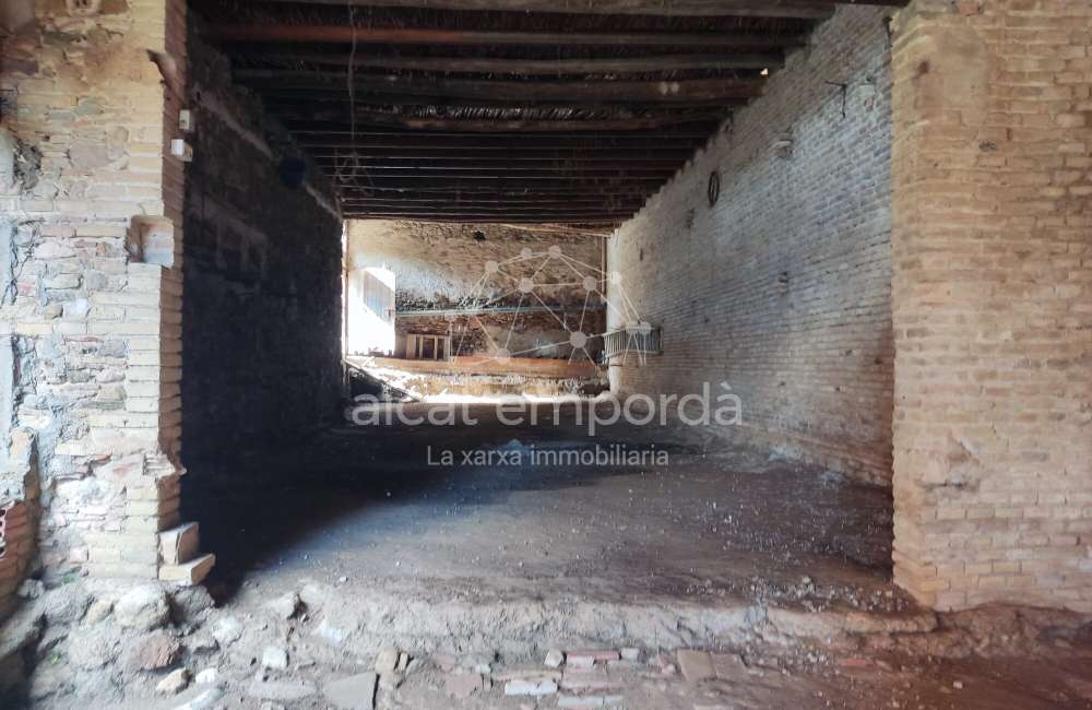 Entrepôt résidentiel urbain à Vilanova de la Muga.2