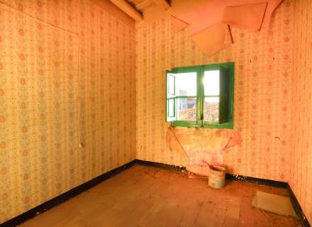 House with great potential in the center of Santa Llogaia11