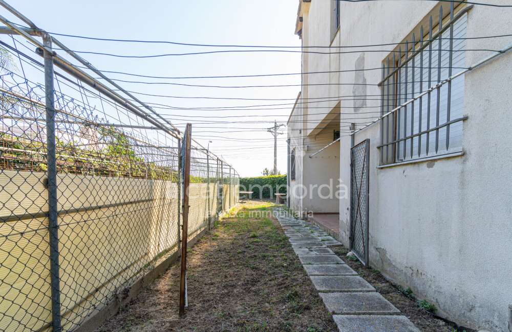 Maison/villa individuelle de style rustique, située à Bon Relax, à Sant Pere Pescador, à 1 km de la mer.42