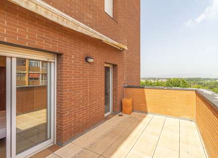 Busques un pis amb terrassa, llum natural i vistes a Figueres?29