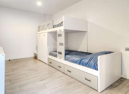 Amb llicencia Turística. Edifici Panna. Avda Salvador Dalí.22