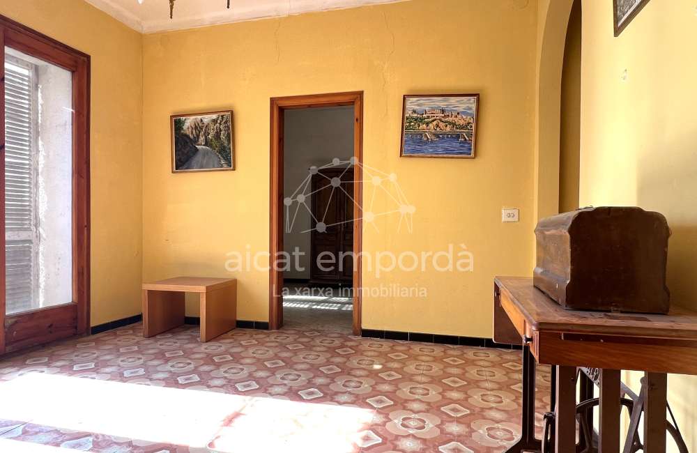 Maison de ville à rénover dans le village de l'Armentera, Alt Empordà.27