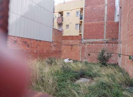Venta de terreno para construir un edificio en Figueres.3