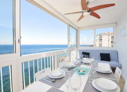 BAIXADA DE PREU! Impressionant apartament amb vistes panoràmiques al mar, reformat, aparcament inclòs. Una visita obligada!23