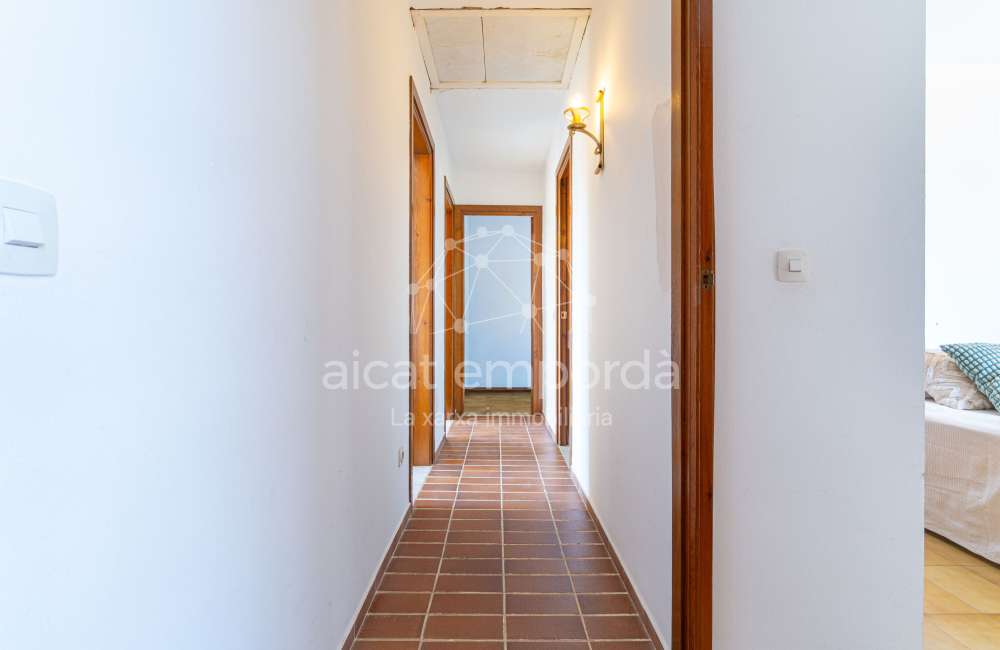 Maison/villa individuelle de style rustique, située à Bon Relax, à Sant Pere Pescador, à 1 km de la mer.31