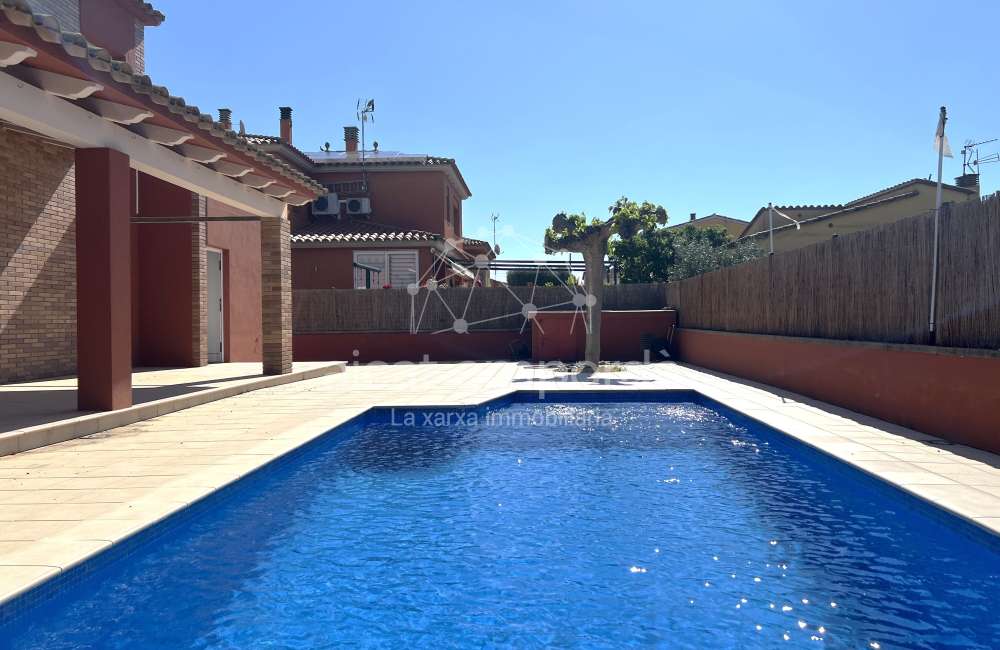 Excellente maison avec piscine privée dans un quartier très calme de Sant Pere Pescador.43