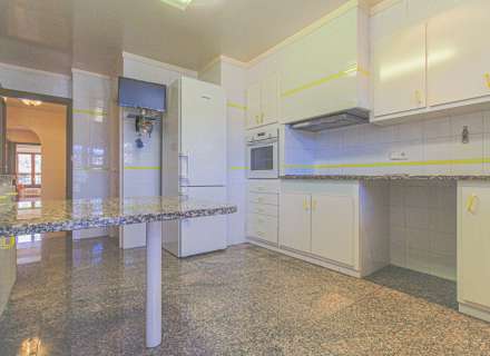 Busques una casa a Figueres amb dues vivendes independents?27