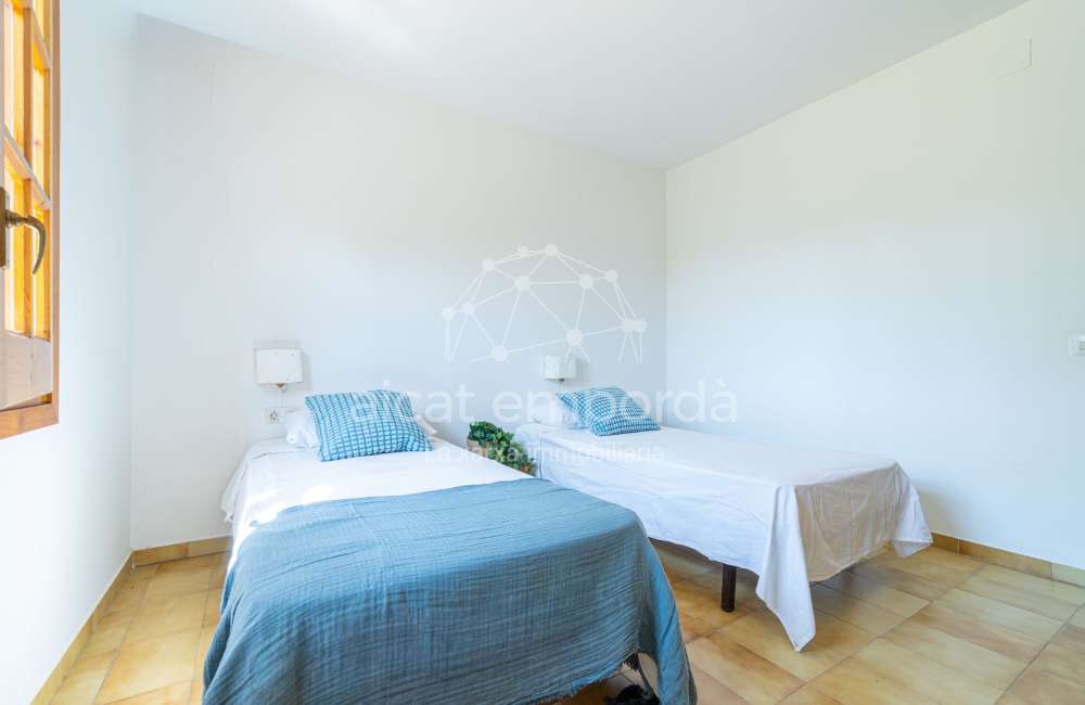 Maison/villa individuelle de style rustique, située à Bon Relax, à Sant Pere Pescador, à 1 km de la mer.25