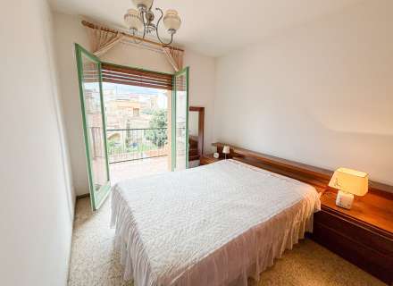 Piso de 4 habitaciones con balcón en Creu de la Ma14