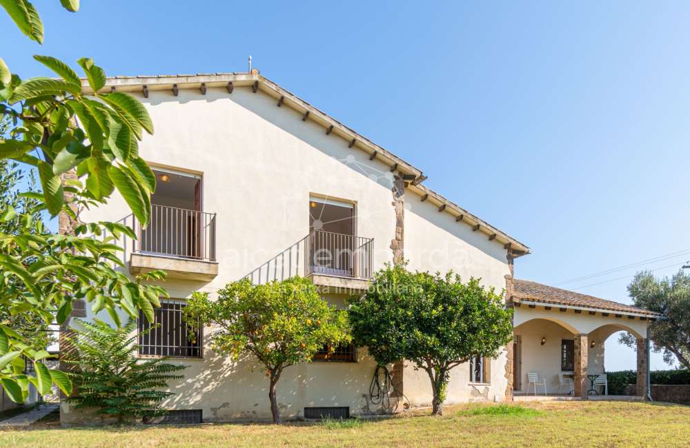 Maison/villa individuelle de style rustique, située à Bon Relax, à Sant Pere Pescador, à 1 km de la mer.17