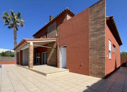Excel · lent casa amb piscina privada en una zona molt tranquil · la a Sant Pere Pescador.41