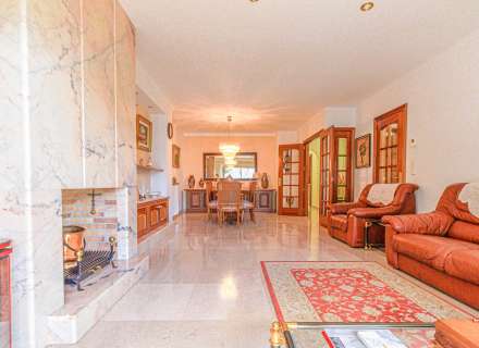 Busques una casa a Figueres amb dues vivendes independents?2