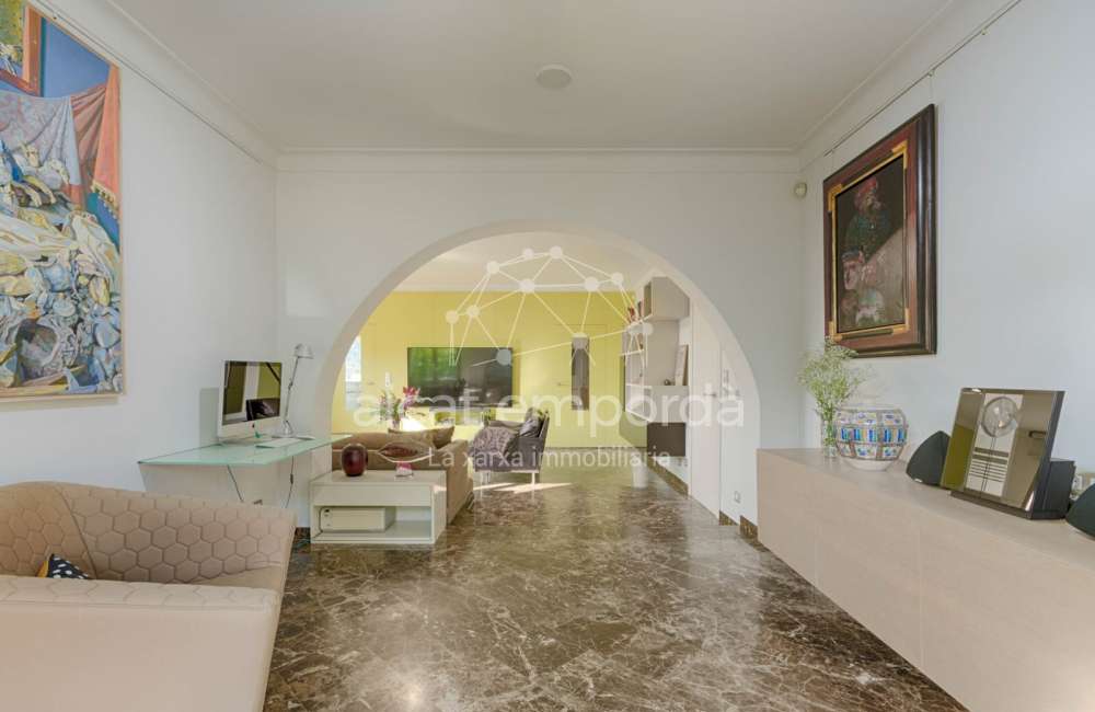 Casa de alto standing en La Jonquera: lujo entre montañas con piscina privada climatizada y vistas espectaculares5