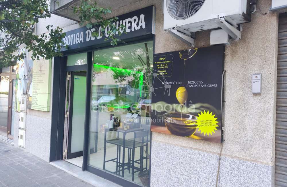 Oportunitat de local comercial a prop del mercat de Roses.0