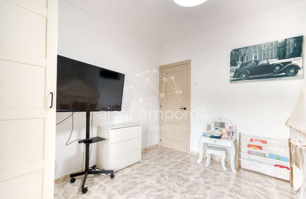 Vilafant : une maison mitoyenne d’angle avec jardin, terrasse et de l’espace pour profiter de la vie18