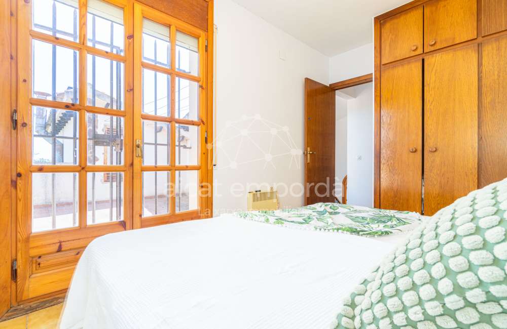 Maison/villa individuelle de style rustique, située à Bon Relax, à Sant Pere Pescador, à 1 km de la mer.38