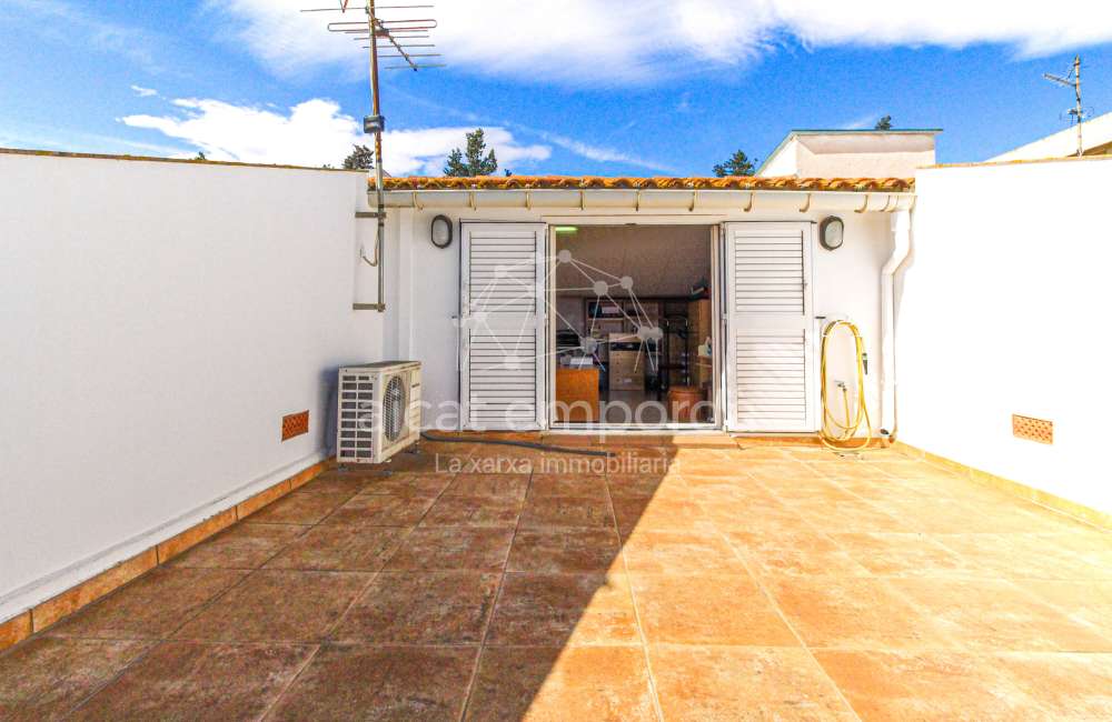 ¿Buscas una casa en Figueres con dos viviendas independientes?31