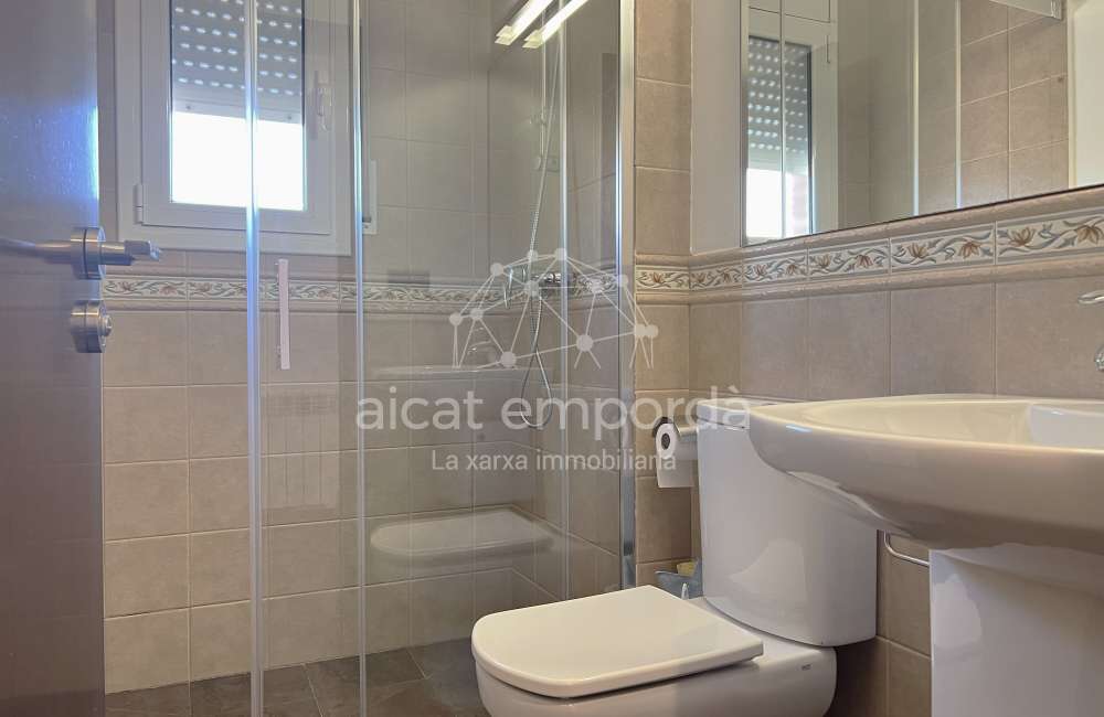Excellente maison avec piscine privée dans un quartier très calme de Sant Pere Pescador.28