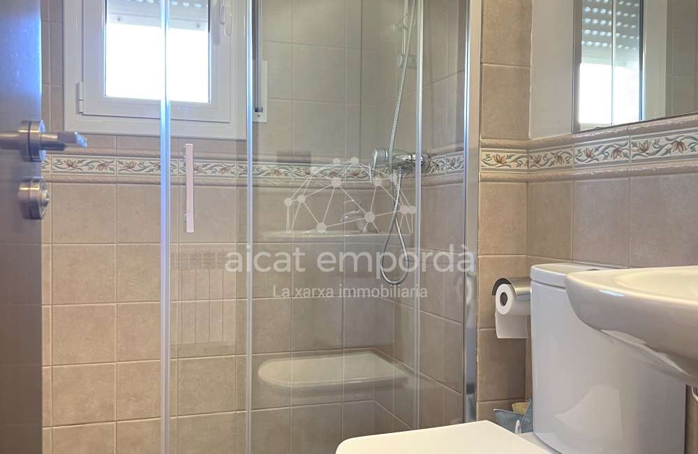 Excellente maison avec piscine privée dans un quartier très calme de Sant Pere Pescador.29
