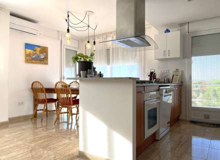 Àtic dúplex amb terrassa i pàrquing envoltat de natura.2