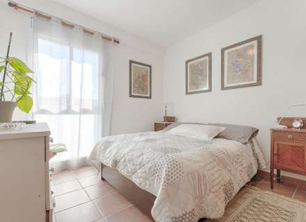 Pis lluminós amb vista al mar al Far de Roses13