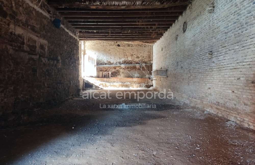 Entrepôt résidentiel urbain à Vilanova de la Muga.3