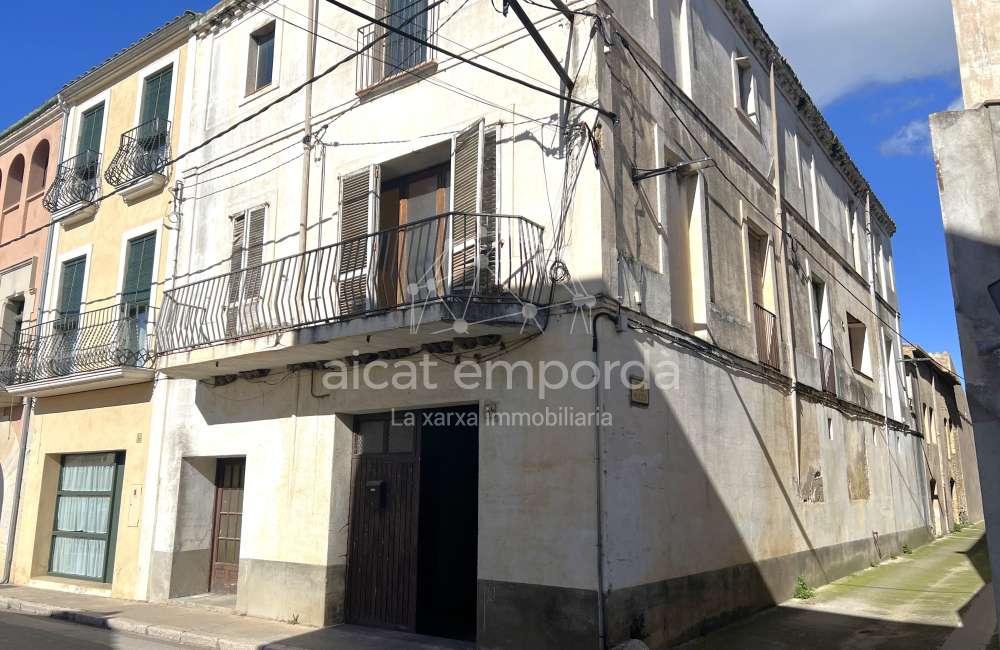 Maison de ville à rénover dans le village de l'Armentera, Alt Empordà.20