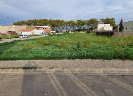 Grand terrain double de 1604m2 pour construire votre maison avec piscine et jardin parfait. Une offre spéciale !6