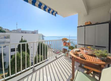 Pis lluminós amb vista al mar al Far de Roses1