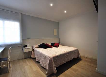 Gran casa amb piscina, garatge en un solar cantoner en zona tranquil·la.18