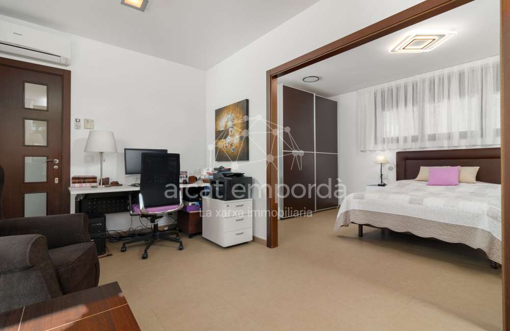 Magnífica casa moderna en Pau, ubicada en una zona tranquila y privada de la Costa Brava.30