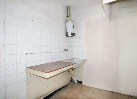 House with great potential in the center of Santa Llogaia8