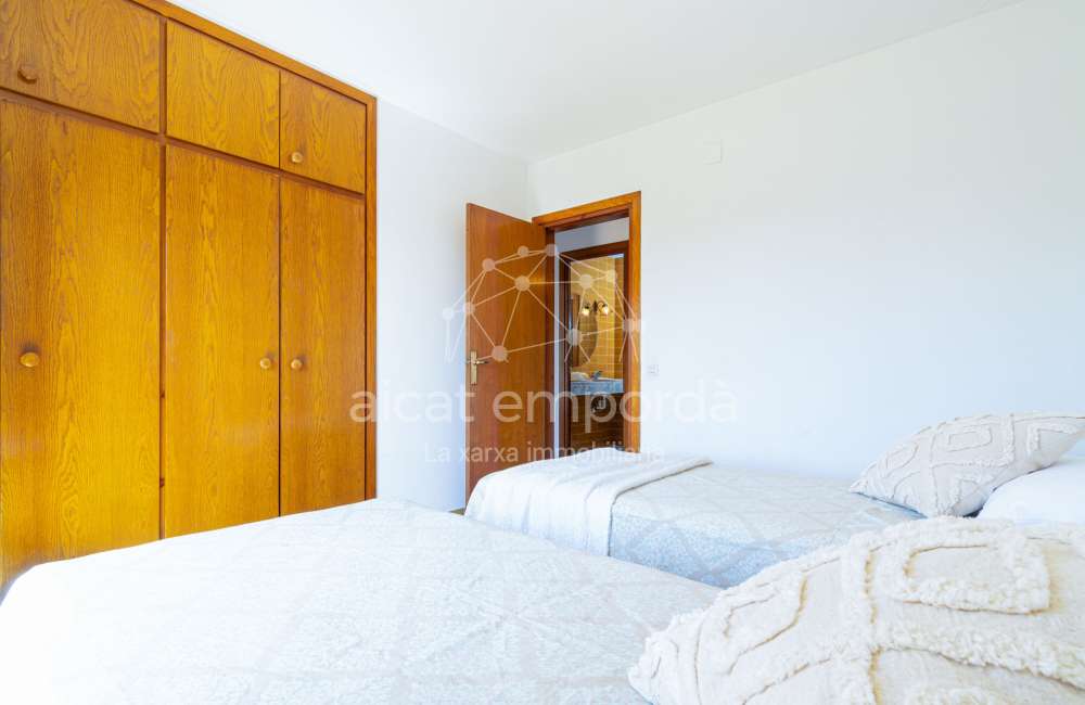 Maison/villa individuelle de style rustique, située à Bon Relax, à Sant Pere Pescador, à 1 km de la mer.34