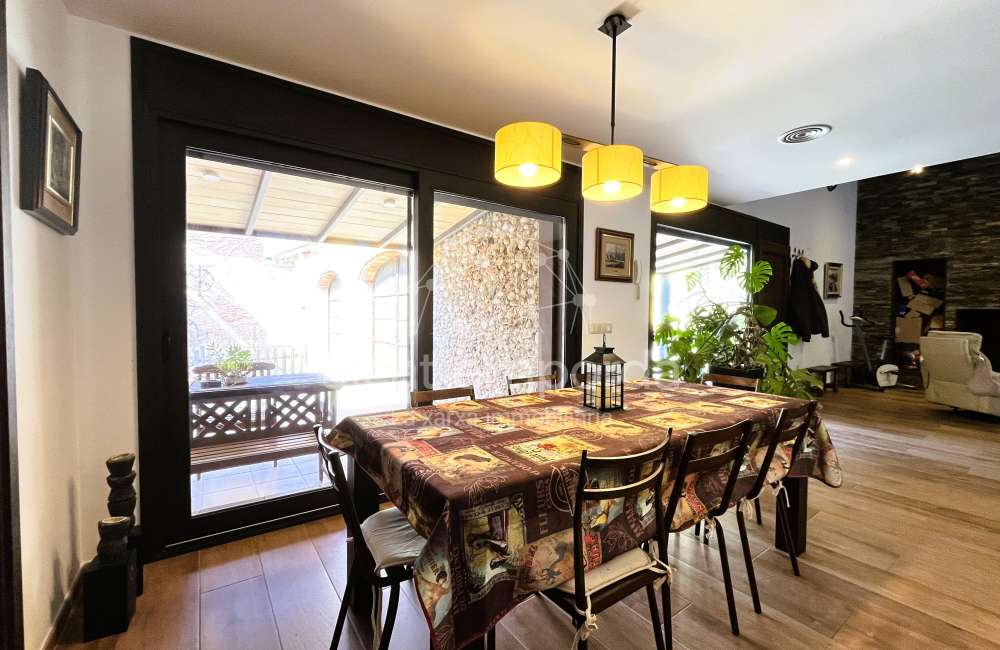 Maison moderne avec jardin et fort potentiel à Pontós.12