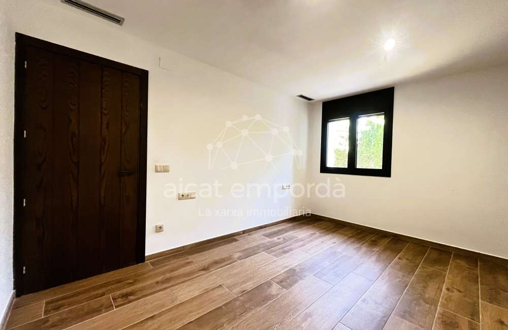 Maison moderne avec jardin et fort potentiel à Pontós.19