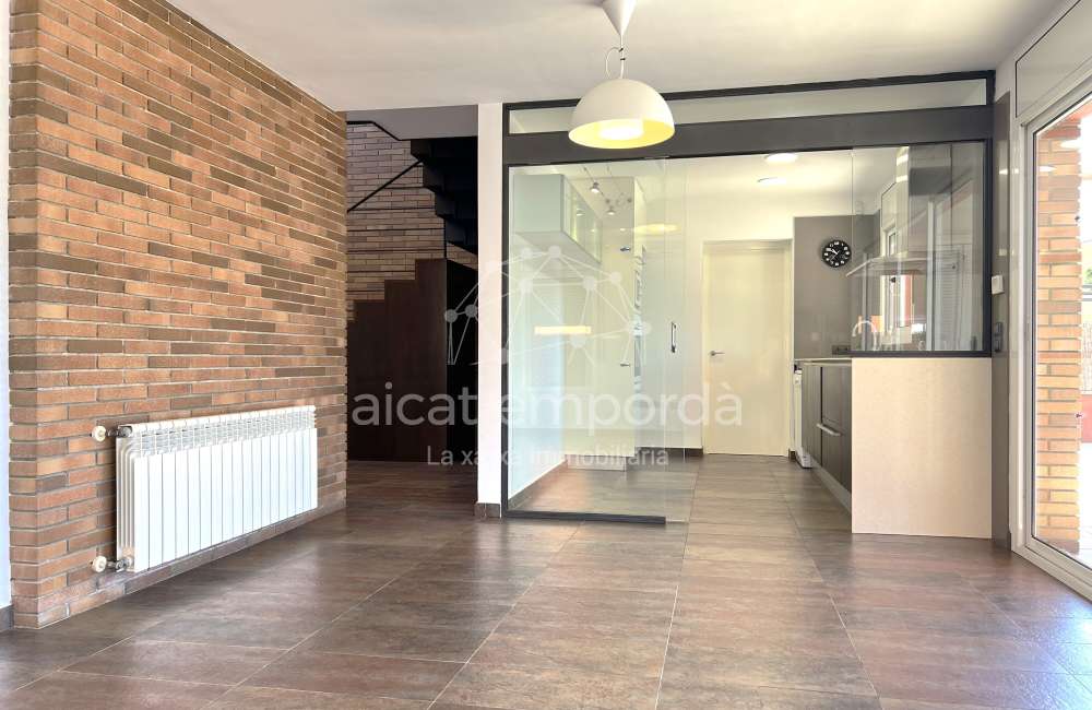 Excellente maison avec piscine privée dans un quartier très calme de Sant Pere Pescador.8