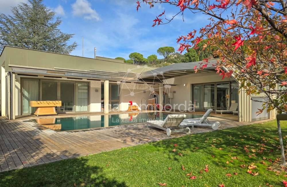 Casa de alto standing en La Jonquera: lujo entre montañas con piscina privada climatizada y vistas espectaculares58