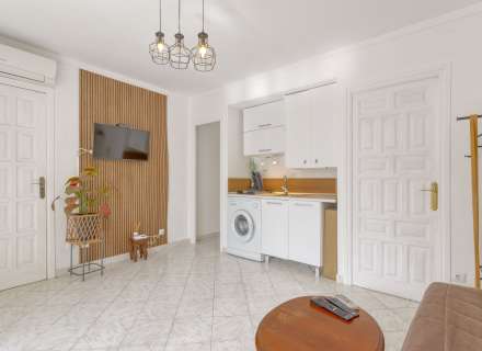 Vous recherchez un endroit paisible à Roses, proche de la nature et réunissant tout le confort nécessaire pour en profiter tout au long de l'année ? Cet appartement mérite votre attention.3