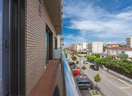 Spectacular duplex with 3 bedrooms plus a study and a 120m² terrace.2
