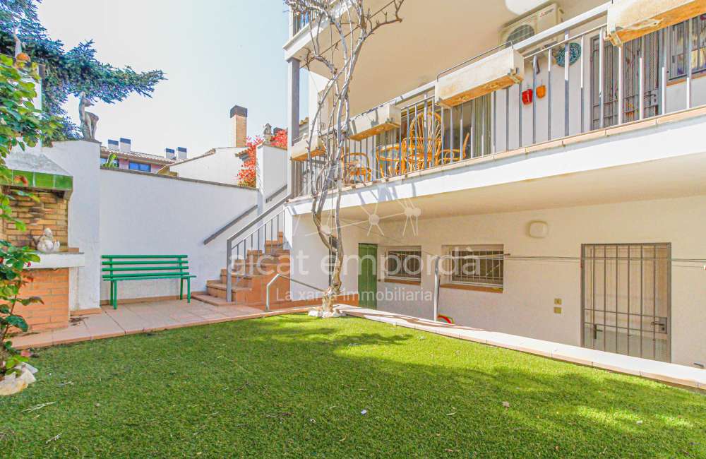 ¿Buscas una casa en Figueres con dos viviendas independientes?16