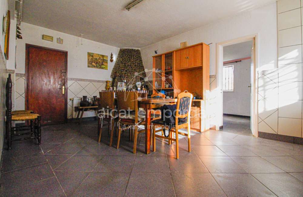 Casa cantonera amb gran terrassa i garatge a Cabanes1