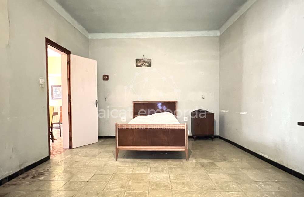 Maison de ville à rénover dans le village de l'Armentera, Alt Empordà.19