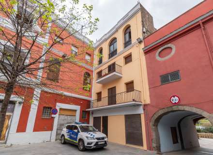 Venda d'EDIFICI COMPLET al centre de LA JONQUERA.3