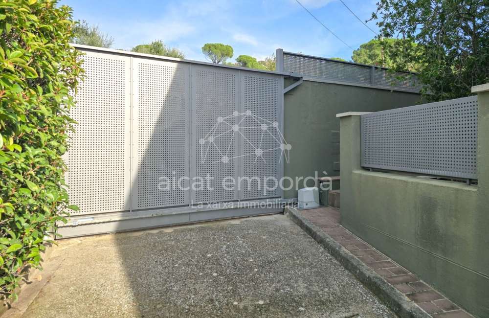 Casa de alto standing en La Jonquera: lujo entre montañas con piscina privada climatizada y vistas espectaculares83